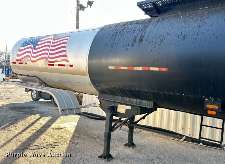 image for item EK4173 2008 Etnyre  T5973 tank trailer