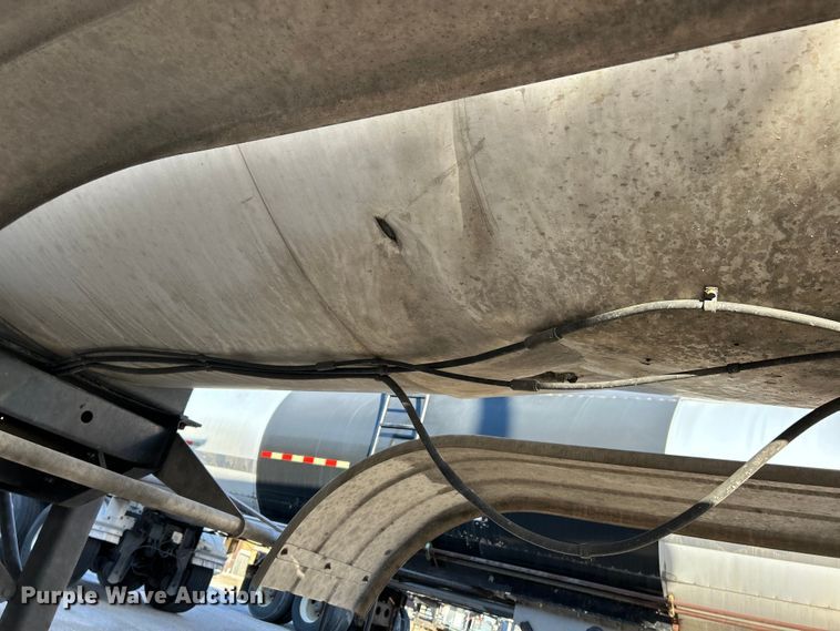 image for item EK4173 2008 Etnyre  T5973 tank trailer