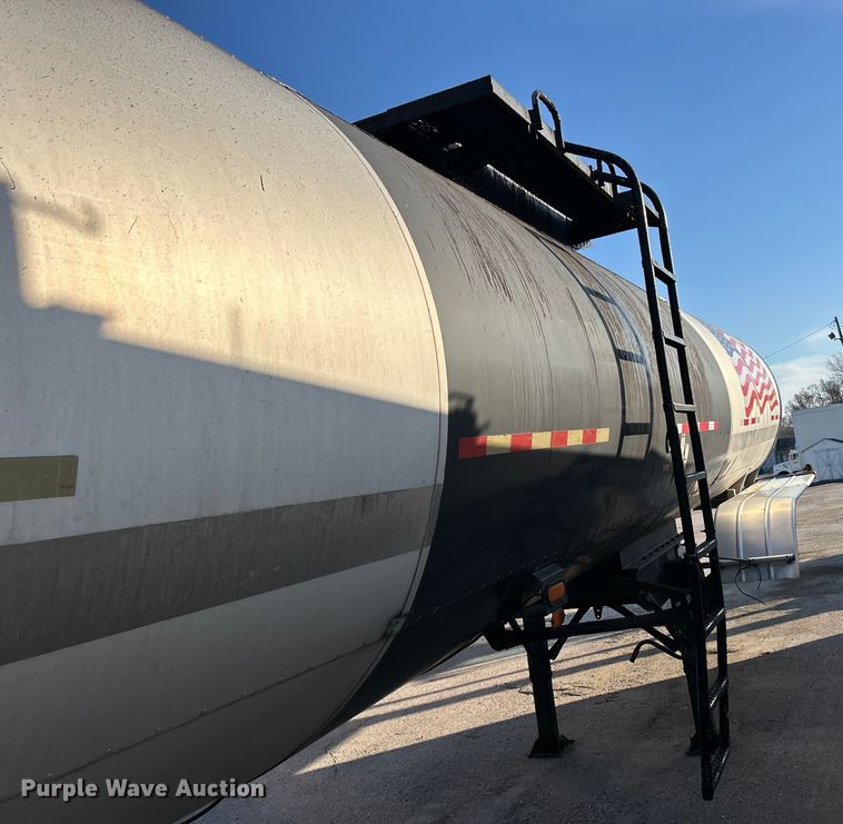 image for item EK4173 2008 Etnyre  T5973 tank trailer