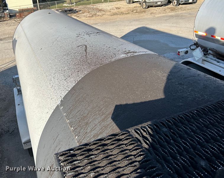 image for item EK4173 2008 Etnyre  T5973 tank trailer