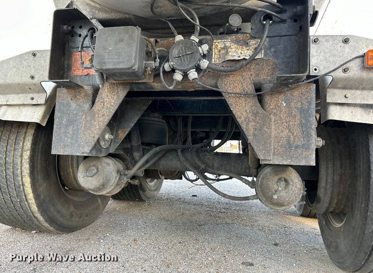 image for item EK4173 2008 Etnyre  T5973 tank trailer