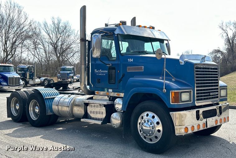 image for item EK4177 2012 Mack CHU613 semi truck