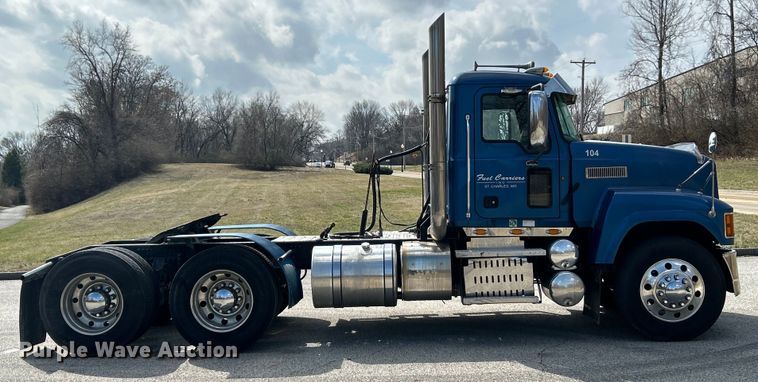 image for item EK4177 2012 Mack CHU613 semi truck