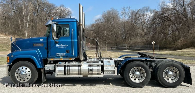 image for item EK4177 2012 Mack CHU613 semi truck