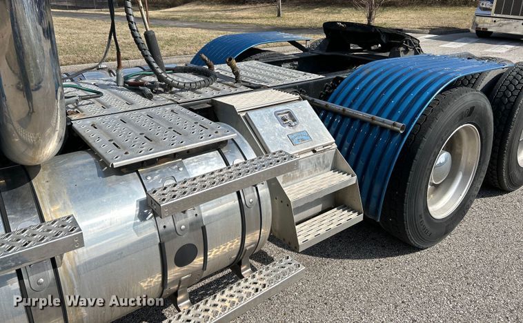 image for item EK4177 2012 Mack CHU613 semi truck