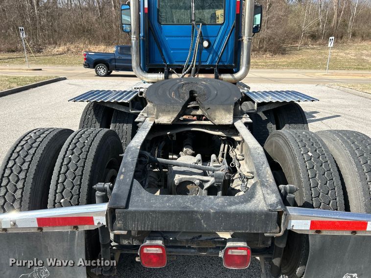 image for item EK4177 2012 Mack CHU613 semi truck