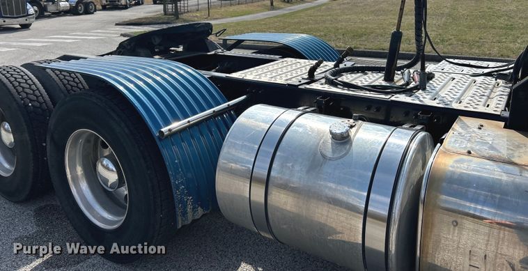 image for item EK4177 2012 Mack CHU613 semi truck