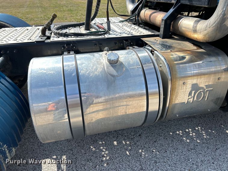 image for item EK4177 2012 Mack CHU613 semi truck