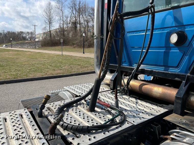 image for item EK4177 2012 Mack CHU613 semi truck