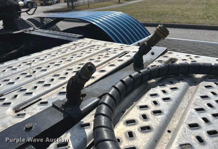 image for item EK4177 2012 Mack CHU613 semi truck