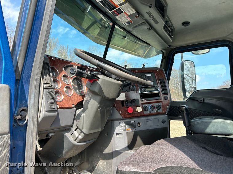 image for item EK4177 2012 Mack CHU613 semi truck