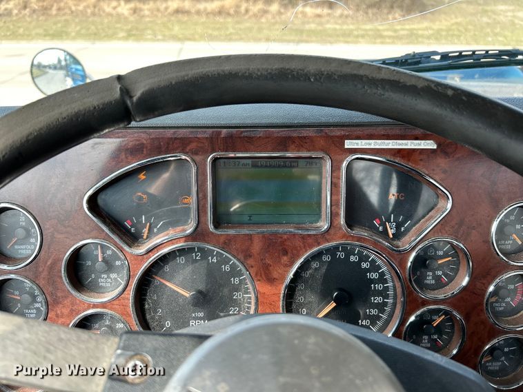 image for item EK4177 2012 Mack CHU613 semi truck