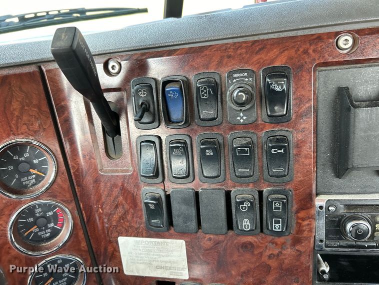 image for item EK4177 2012 Mack CHU613 semi truck