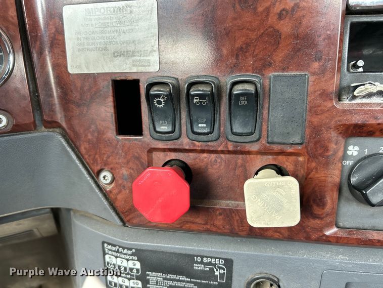 image for item EK4177 2012 Mack CHU613 semi truck