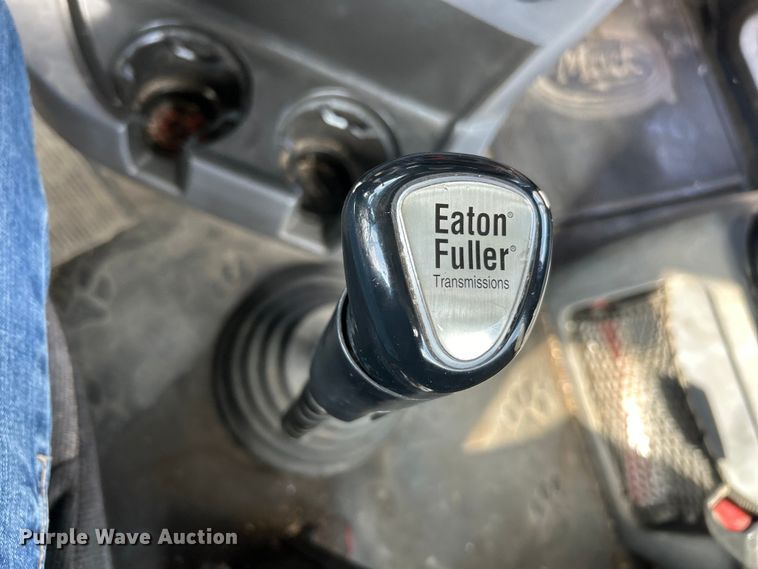 image for item EK4177 2012 Mack CHU613 semi truck