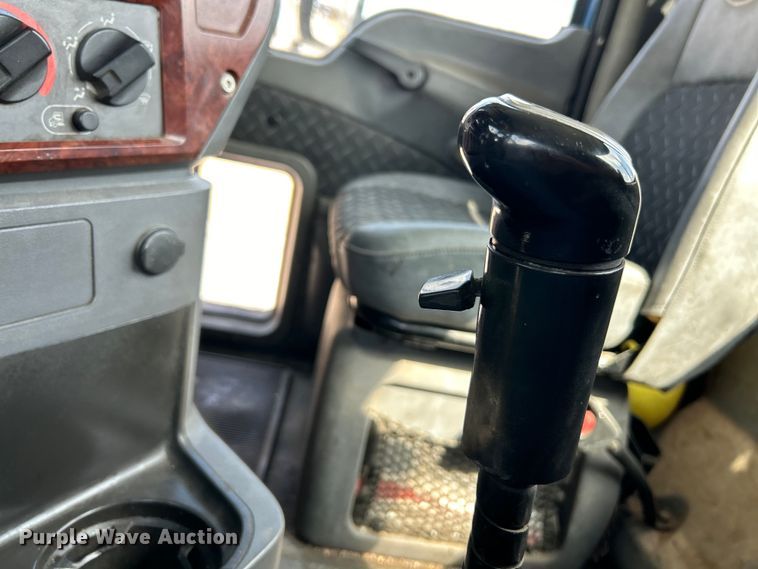 image for item EK4177 2012 Mack CHU613 semi truck