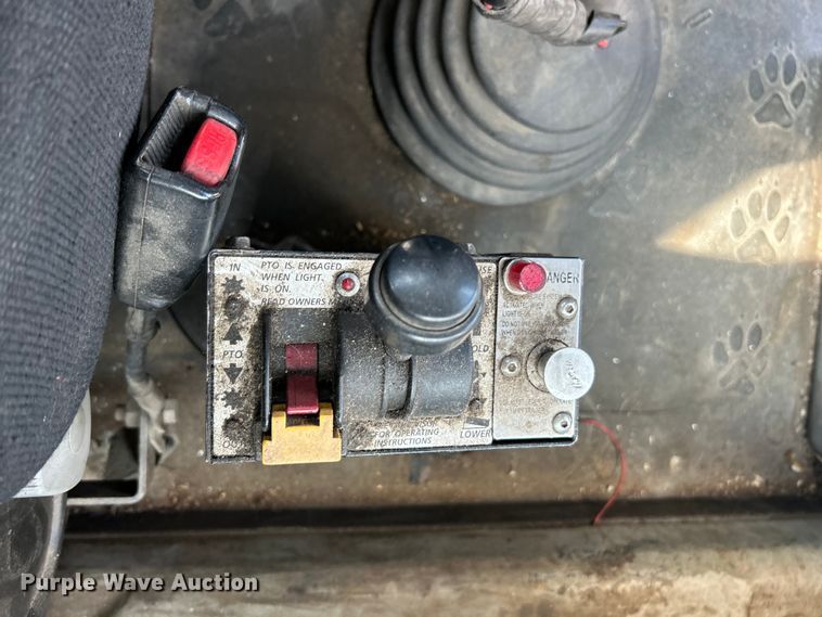 image for item EK4177 2012 Mack CHU613 semi truck