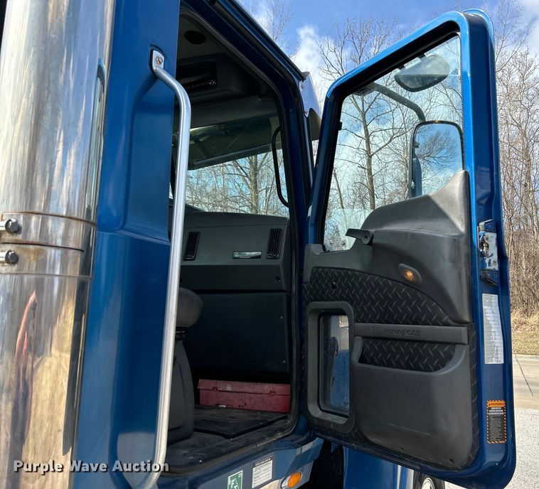 image for item EK4177 2012 Mack CHU613 semi truck