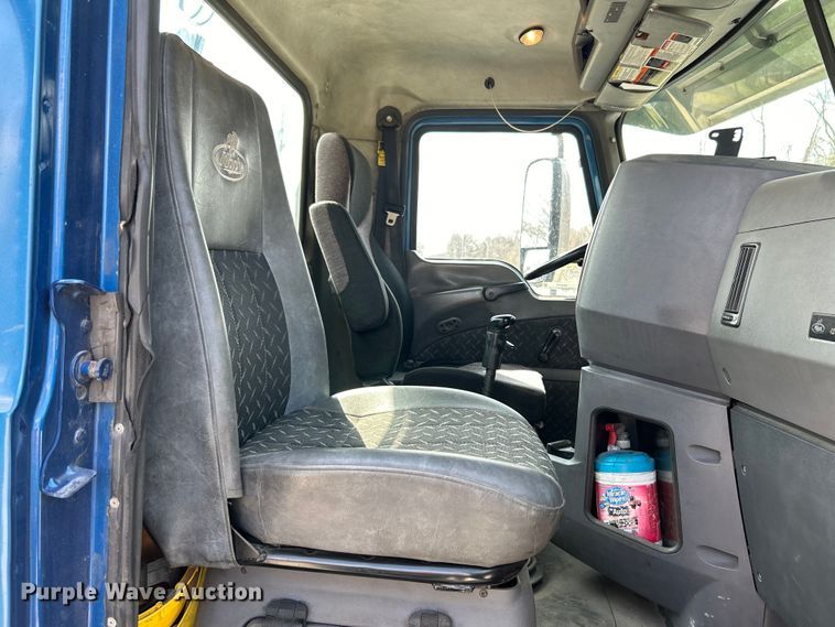 image for item EK4177 2012 Mack CHU613 semi truck