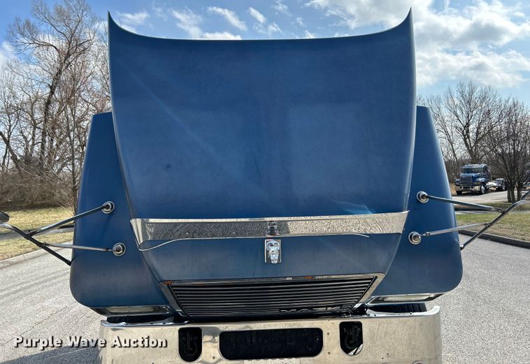 image for item EK4177 2012 Mack CHU613 semi truck