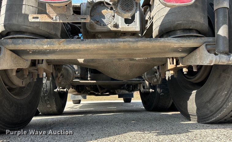 image for item EK4177 2012 Mack CHU613 semi truck