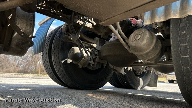 image for item EK4177 2012 Mack CHU613 semi truck