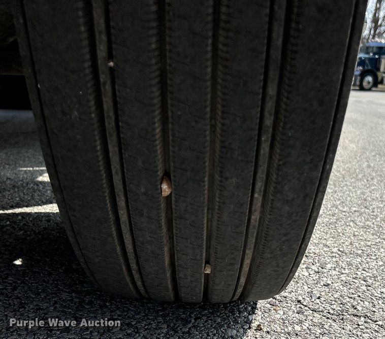 image for item EK4177 2012 Mack CHU613 semi truck