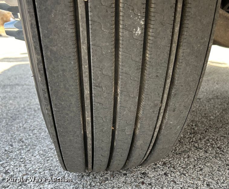 image for item EK4177 2012 Mack CHU613 semi truck