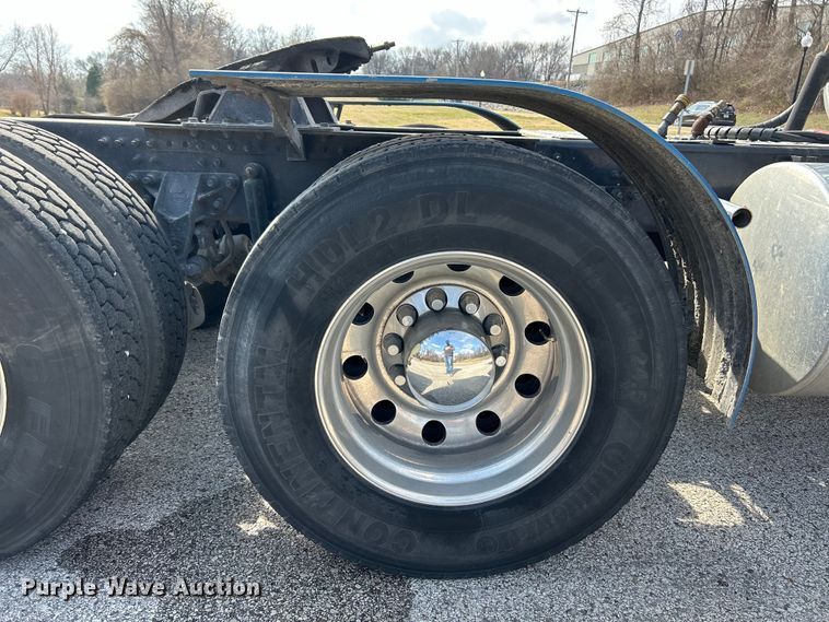 image for item EK4177 2012 Mack CHU613 semi truck