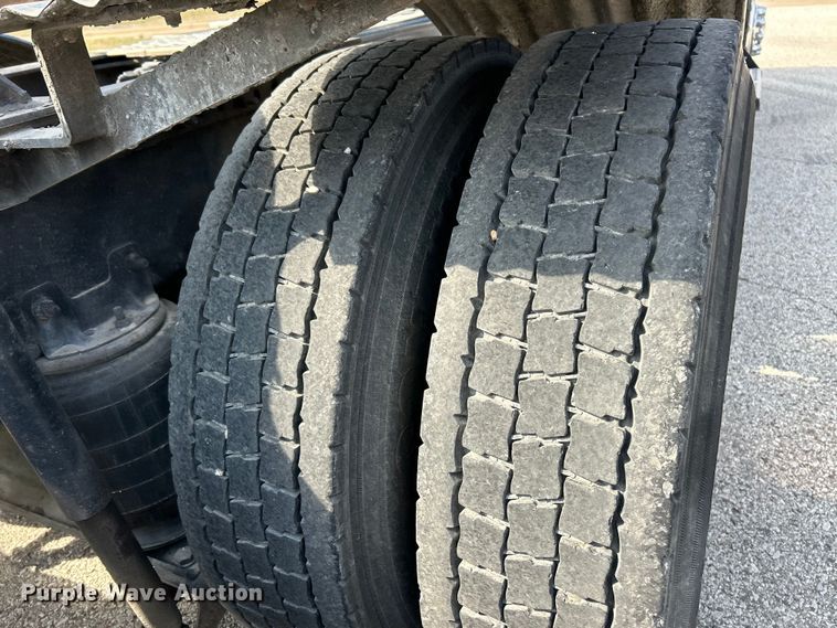 image for item EK4177 2012 Mack CHU613 semi truck