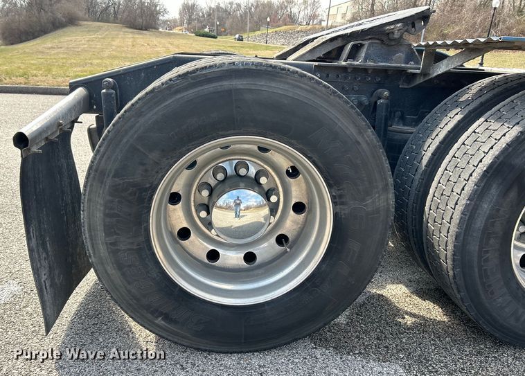 image for item EK4177 2012 Mack CHU613 semi truck