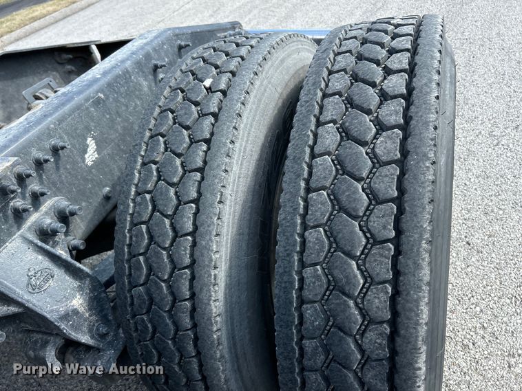 image for item EK4177 2012 Mack CHU613 semi truck