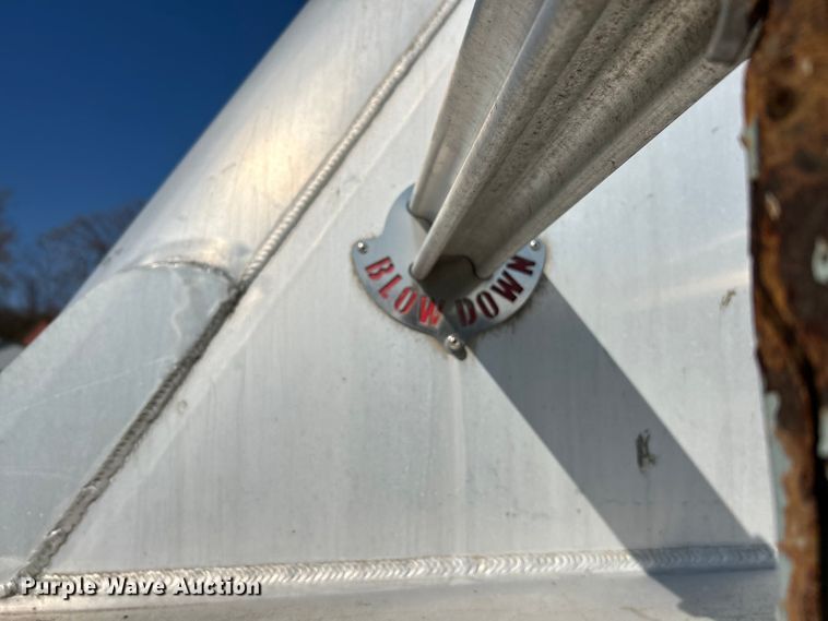 image for item EK4194 2014 Mac  TN1050APB pneumatic dry bulk trailer