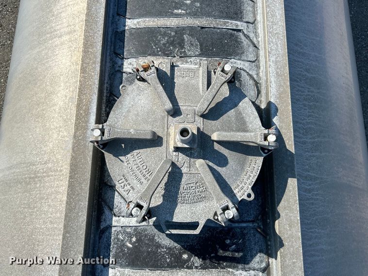 image for item EK4194 2014 Mac  TN1050APB pneumatic dry bulk trailer