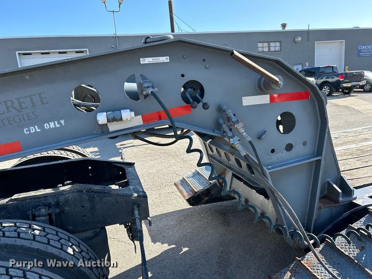 image for item EK4273 1993 Dynaweld  lowboy equipment trailer