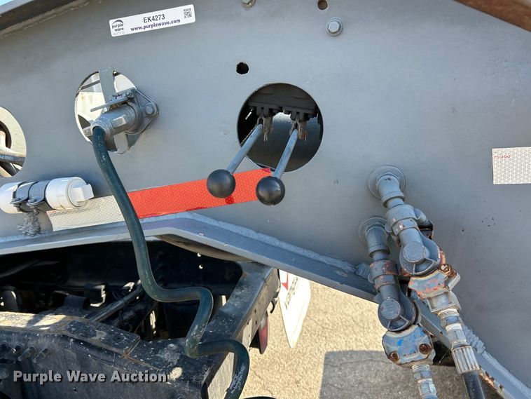 image for item EK4273 1993 Dynaweld  lowboy equipment trailer