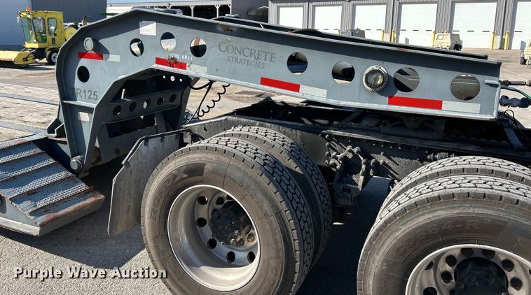 image for item EK4273 1993 Dynaweld  lowboy equipment trailer