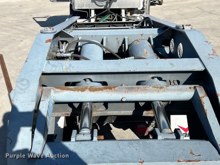 image for item EK4273 1993 Dynaweld  lowboy equipment trailer