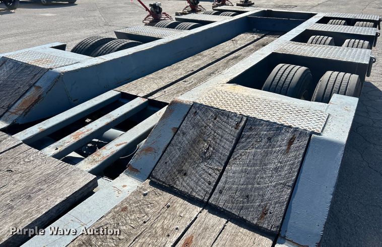 image for item EK4273 1993 Dynaweld  lowboy equipment trailer