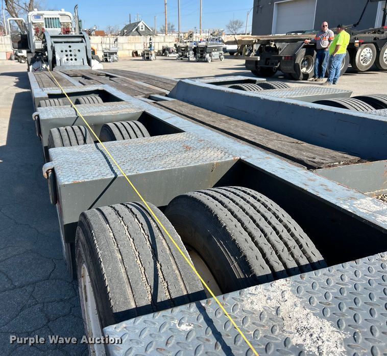 image for item EK4273 1993 Dynaweld  lowboy equipment trailer