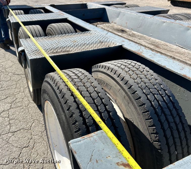 image for item EK4273 1993 Dynaweld  lowboy equipment trailer