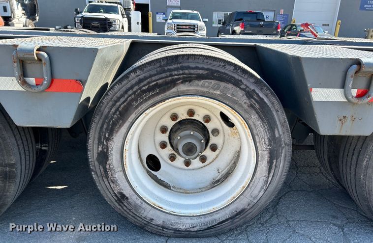 image for item EK4273 1993 Dynaweld  lowboy equipment trailer