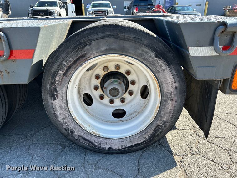 image for item EK4273 1993 Dynaweld  lowboy equipment trailer