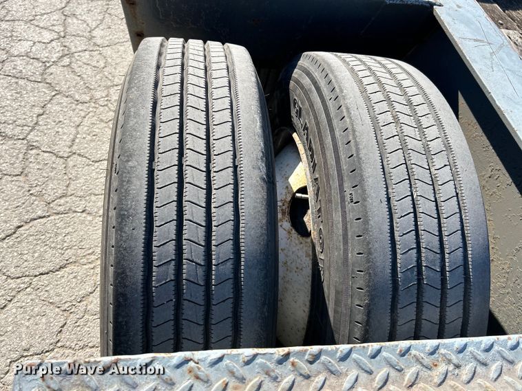 image for item EK4273 1993 Dynaweld  lowboy equipment trailer