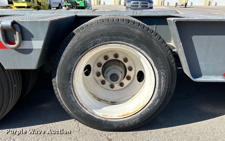 image for item EK4273 1993 Dynaweld  lowboy equipment trailer