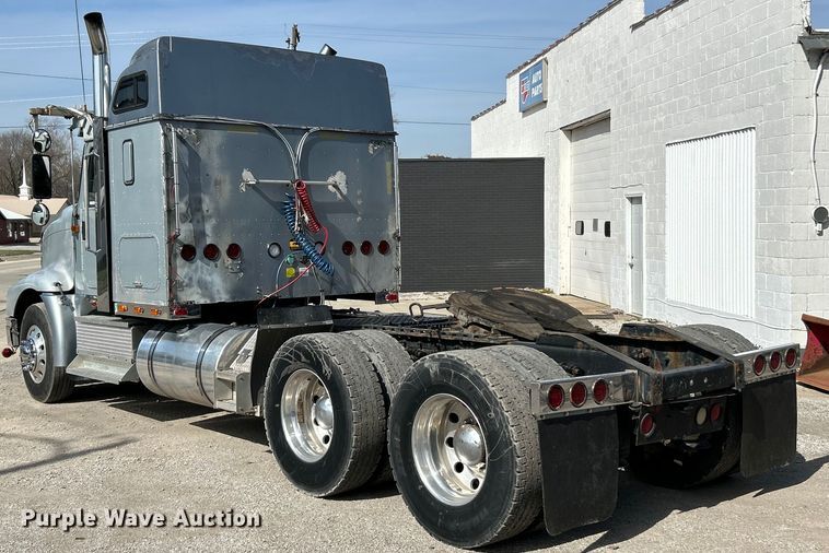 image for item EK4288 2004 International 9400i  semi truck