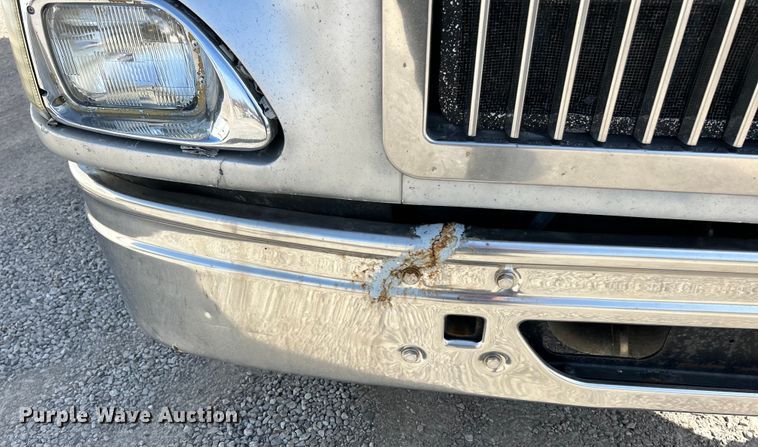 image for item EK4288 2004 International 9400i  semi truck