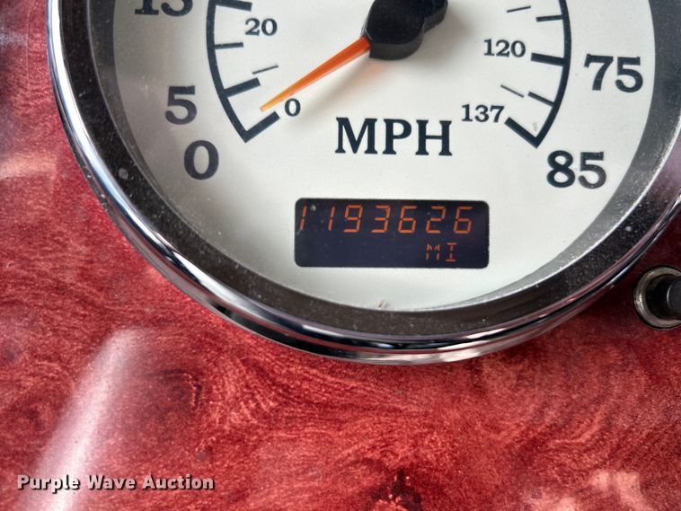 image for item EK4288 2004 International 9400i  semi truck