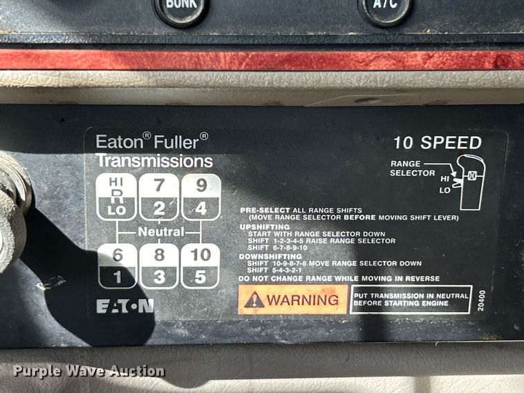 image for item EK4288 2004 International 9400i  semi truck