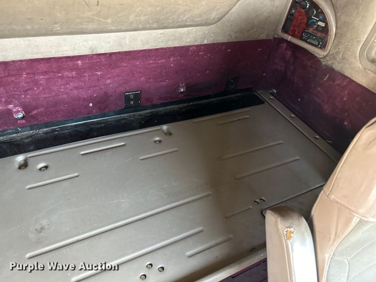 image for item EK4288 2004 International 9400i  semi truck